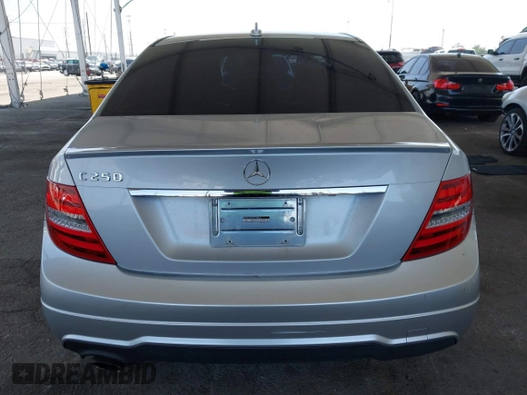 2014 Mercedes-Benz C 250 Sport с VIN WDDGF4HB5ER319638, выставлен на аукционе IAAI как лот 42478233 с пробегом 142 947 миль миль и . История ставок и продаж доступна на DreamBid. Изображение 16.