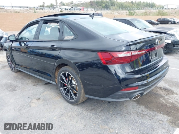 2025 Volkswagen Jetta GLI Autobahn z VIN 3VW2T7BU9SM003551, wystawiony jako IAAI lot #41808269 z przebiegiem 4 038 mil mil oraz . Historia ofert i sprzedaży dostępna na DreamBid. Obrazek 3.