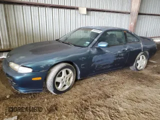 1995 Nissan 240SX z VIN JN1AS44D6SW020744, wystawiony jako Copart lot #64406924 z przebiegiem 87 165 mil mil oraz Szkody całkowita. Historia ofert i sprzedaży dostępna na DreamBid. Obrazek 1.