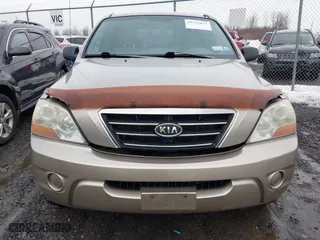 2008 Kia Sorento with VIN KNDJD735285857136, listed as a IAAI auction lot 41712875 with 134,058 mi miles. Bid and sale history available at carsss.com. Image 6.