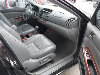2002 Toyota Camry XLE z VIN JTDBF32K520006497, wystawiony jako IAAI lot #42021538 z przebiegiem 162 583 mil mil oraz . Historia ofert i sprzedaży dostępna na DreamBid. Obrazek 5.