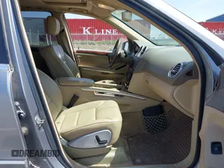 2011 Mercedes-Benz M ML 350 BlueTEC with VIN 4JGBB2FB8BA625553, listed as a IAAI auction lot 42063572 with 186,918 mi miles. Bid and sale history available at carsss.com. Image 5.