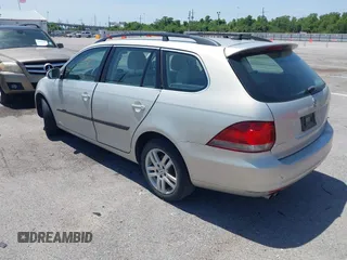 2011 Volkswagen Jetta TDI z VIN 3VWPL7AJ0BM605185, wystawiony jako IAAI lot #42278608 z przebiegiem 129 479 mil mil oraz . Historia ofert i sprzedaży dostępna na DreamBid. Obrazek 3.
