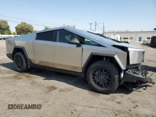 2024 Tesla Cybertruck Cyberbeast z VIN 7G2CEHEE6RA019467, wystawiony jako Copart lot #64861264 z przebiegiem 1776 mil mil oraz Szkody całkowita. Historia ofert i sprzedaży dostępna na DreamBid. Obrazek 4.