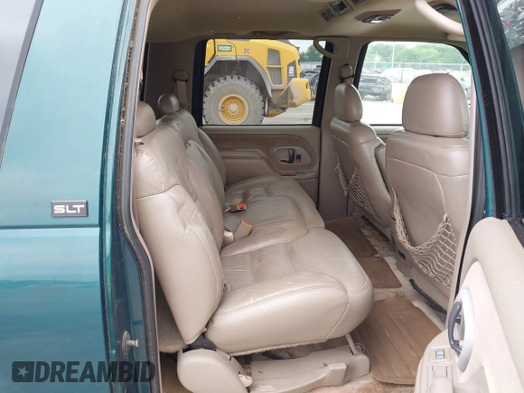 1996 GMC Suburban z VIN 1GKFK16ROTJ725925, wystawiony jako IAAI lot #42244433 z przebiegiem 123 837 mil mil oraz . Historia ofert i sprzedaży dostępna na DreamBid. Obrazek 8.