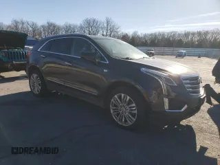 2017 Cadillac XT5 Premium Luxury FWD z VIN 1GYKNCRS2HZ114664, wystawiony jako Copart lot #84624944 z przebiegiem 153 882 mil mil oraz Szkody całkowita. Historia ofert i sprzedaży dostępna na DreamBid. Obrazek 4.