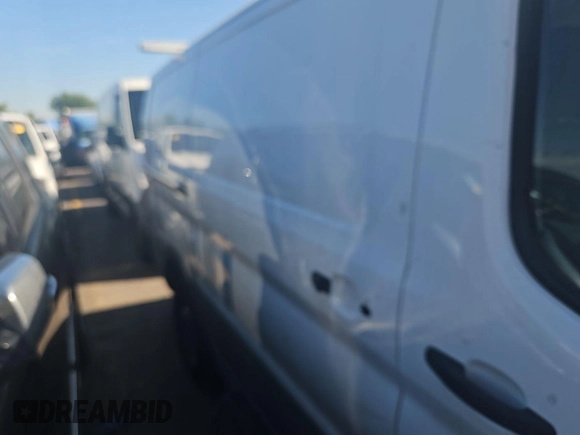 2019 Ford Transit z VIN 1FTYR1YM5KKB83053, wystawiony jako IAAI lot #42854173 z przebiegiem 196 257 mil mil oraz . Historia ofert i sprzedaży dostępna na DreamBid. Obrazek 10.