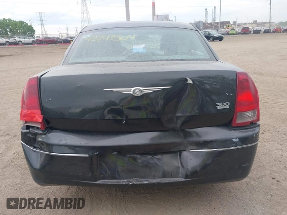 2005 Chrysler 300 Touring z VIN 2C3JA53G15H155185, wystawiony jako IAAI lot #42243504 z przebiegiem 176 557 mil mil oraz . Historia ofert i sprzedaży dostępna na DreamBid. Obrazek 16.