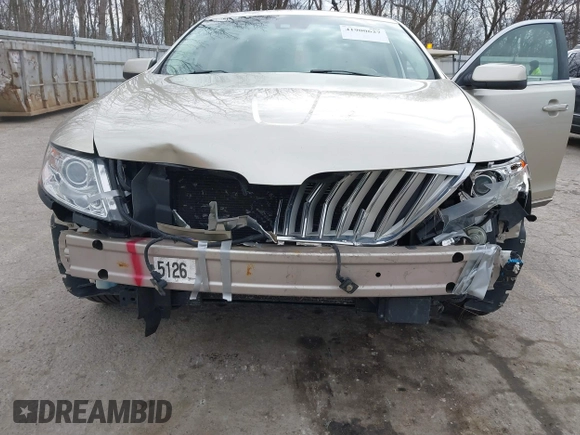 2010 Lincoln MKS с VIN 1LNHL9DR0AG607074, выставлен на аукционе IAAI как лот 41900627 с пробегом 118 882 миль миль и . История ставок и продаж доступна на DreamBid. Изображение 6.