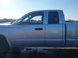 2008 Dodge Dakota ST with VIN 1D7HE22KX8S626188, listed as a IAAI auction lot 41454772 with 215,297 mi miles and . Bid and sale history available at carsss.com. Image 14.