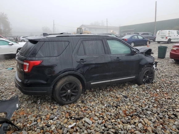 2018 Ford Explorer XLT with VIN 1FM5K8DH7JGC59605, listed as a Copart auction lot 77468614 with 60,136 mi miles and Salvage Title. Bid and sale history available at carsss.com. Image 3.