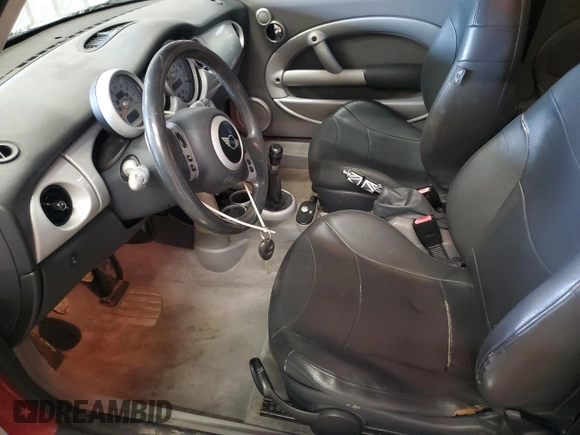 2002 MINI Hardtop with VIN WMWRC33452TC35333, listed as a Copart auction lot 44447425 with 166,353 mi miles and Salvage Title. Bid and sale history available at DreamBid. Image 7.