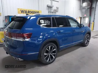 2025 Volkswagen Atlas SEL Premium R-Line z VIN 1V2FR2CA8SC521161, wystawiony jako IAAI lot #42191744 z przebiegiem 8 570 mil mil oraz . Historia ofert i sprzedaży dostępna na DreamBid. Obrazek 4.