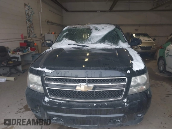 2008 Chevrolet Suburban Commercial with VIN 3GNGK26KX8G149169, listed as a IAAI auction lot 41469910 with 101,612 mi miles. Bid and sale history available at carsss.com. Image 12.