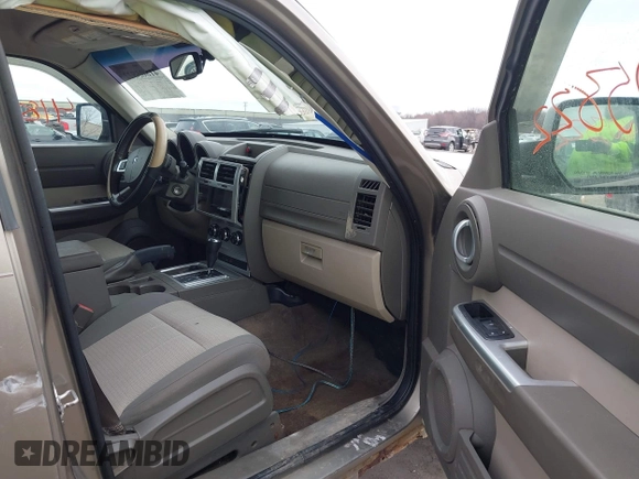 2007 Dodge Nitro SLT z VIN 1D8GU58K97W700047, wystawiony jako IAAI lot #41805822 z przebiegiem 186 604 mil mil oraz . Historia ofert i sprzedaży dostępna na DreamBid. Obrazek 5.
