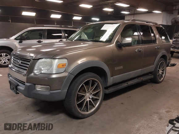 2006 Ford Explorer XLT with VIN 1FMEU73E06UB06021, listed as a IAAI auction lot 41910253 with 202,797 mi miles. Bid and sale history available at carsss.com. Image 18.
