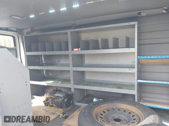 2010 Chevrolet Express Cargo z VIN 1GCUGADX3A1150240, wystawiony jako IAAI lot #42081426 z przebiegiem 533 686 mil mil oraz . Historia ofert i sprzedaży dostępna na DreamBid. Obrazek 8.
