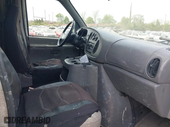 2000 Ford Econoline Cargo with VIN 1FTRE14W1YHB19251, listed as a IAAI auction lot 42114841 with 164,139 mi miles. Bid and sale history available at carsss.com. Image 5.