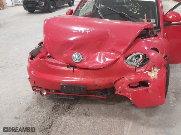 1999 Volkswagen New Beetle GLS with VIN 3VWCC21C1XM444985, listed as a IAAI auction lot 41209953 with 175,946 mi miles. Bid and sale history available at carsss.com. Image 6.