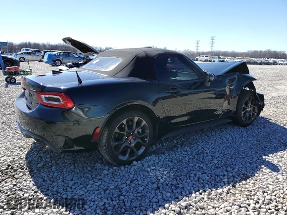 2018 FIAT 124 Spider Classica z VIN JC1NFAEK0J0136678, wystawiony jako Copart lot #47318535 z przebiegiem 57 326 mil mil oraz Szkody całkowita. Historia ofert i sprzedaży dostępna na DreamBid. Obrazek 3.