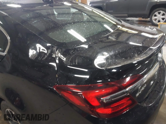 2017 Buick Regal Sport Touring with VIN 2G4GL5EX1H9101733, listed as a IAAI auction lot 41839210 with 122,890 mi miles. Bid and sale history available at carsss.com. Image 6.