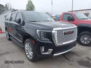 2021 GMC Yukon XL Denali with VIN 1GKS2JKL5MR458039, listed as a IAAI auction lot 41921865 with 25,141 mi miles. Bid and sale history available at carsss.com. Image 1.