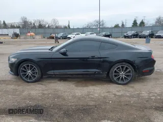 2015 Ford Mustang EcoBoost z VIN 1FA6P8TH5F5342079, wystawiony jako IAAI lot #41902469 z przebiegiem 145 395 mil mil oraz . Historia ofert i sprzedaży dostępna na DreamBid. Obrazek 15.