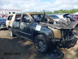 2018 Cadillac Escalade ESV Platinum z VIN 1GYS4KKJ4JR303384, wystawiony jako IAAI lot #40151921 z przebiegiem Nie podano mil oraz . Historia ofert i sprzedaży dostępna na DreamBid. Obrazek 1.
