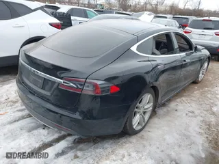 2015 Tesla Model S 85D with VIN 5YJSA1E25FF107819, listed as a IAAI auction lot 41333556 with 141,066 mi miles. Bid and sale history available at carsss.com. Image 4.