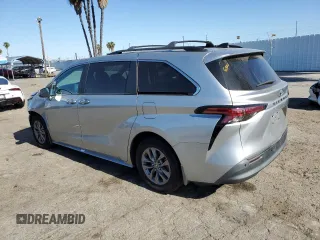 2021 Toyota Sienna XLE z VIN 5TDJRKEC8MS058563, wystawiony jako Copart lot #56932015 z przebiegiem 57 319 mil mil oraz Szkoda całkowita • Salvage title. Historia ofert i sprzedaży dostępna na DreamBid. Obrazek 2.
