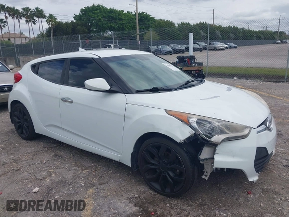 2015 Hyundai Veloster z VIN KMHTC6AD7FU222377, wystawiony jako IAAI lot #42000787 z przebiegiem 150 582 mil mil oraz . Historia ofert i sprzedaży dostępna na DreamBid. Obrazek 1.