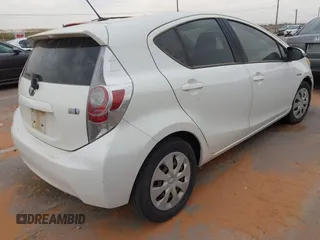 2013 Toyota Prius One z VIN JTDKDTB34D1039552, wystawiony jako IAAI lot #41993490 z przebiegiem 133 728 mil mil oraz . Historia ofert i sprzedaży dostępna na DreamBid. Obrazek 4.