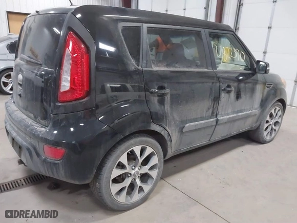 2013 Kia Soul + with VIN KNDJT2A62D7751897, listed as a IAAI auction lot 41822370 with 164,563 mi miles. Bid and sale history available at carsss.com. Image 4.