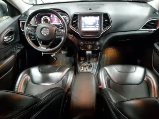 2019 Jeep Cherokee Trailhawk Elite with VIN 1C4PJMBNXKD182846, listed as a Copart auction lot 84090984 with 79,212 mi miles and Salvage title. Bid and sale history available at DreamBid. Image 8.