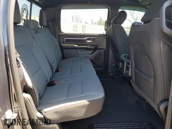 2025 Ram 1500 Big Horn z VIN 1C6SRFFP9SN628206, wystawiony jako Copart lot #52026705 z przebiegiem 4 311 mil mil oraz Szkoda całkowita • Salvage title. Historia ofert i sprzedaży dostępna na DreamBid. Obrazek 10.