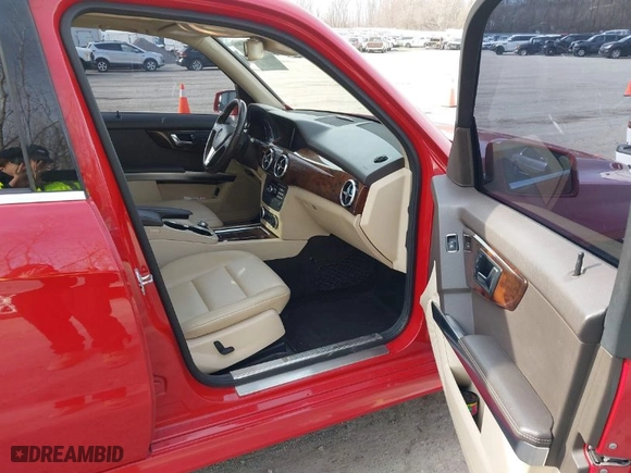 2013 Mercedes-Benz GLK-Class GLK 350 with VIN WDCGG8JB4DF978779, listed as a IAAI auction lot 41797866 with 227,070 mi miles. Bid and sale history available at carsss.com. Image 5.