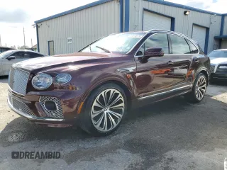2021 Bentley Bentayga V8 z VIN SJAAM2ZV4MC033785, wystawiony jako Copart lot #76818574 z przebiegiem 8026 mil mil oraz Nie do naprawy • Non repairable. Historia ofert i sprzedaży dostępna na DreamBid. Obrazek 1.