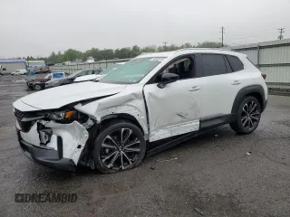 2023 Mazda CX-50 S Premium Plus z VIN 7MMVABEM3PN147162, wystawiony jako Copart lot #55583515 z przebiegiem 13 918 mil mil oraz Szkoda całkowita • Salvage title. Historia ofert i sprzedaży dostępna na DreamBid. Obrazek 1.