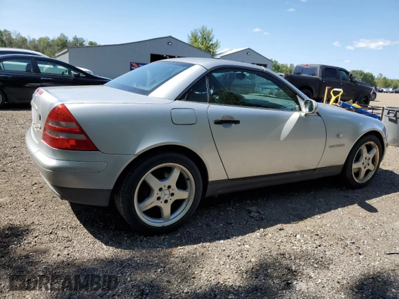 1998 Mercedes-Benz SLK-Class with VIN WDBKK47F1WF017477, listed as a Copart auction lot 70142844 with 136,385 mi miles and Clean Title. Bid and sale history available at carsss.com. Image 3.