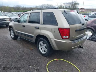 2005 Jeep Grand Cherokee Laredo with VIN 1J4HR48N25C608120, listed as a IAAI auction lot 41933071 with 213,189 mi miles. Bid and sale history available at carsss.com. Image 3.
