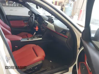 2014 BMW 3 Series 328i xDrive с VIN WBA3B5G56ENS08767, выставлен на аукционе IAAI как лот 42055343 с пробегом 90 487 миль миль и . История ставок и продаж доступна на DreamBid. Изображение 5.