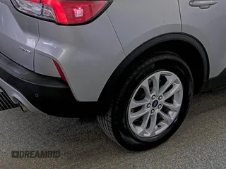 2022 Ford Escape SE z VIN 1FMCU9G66NUB33504, wystawiony jako IAAI lot #42748133 z przebiegiem 74 338 mil mil oraz . Historia ofert i sprzedaży dostępna na DreamBid. Obrazek 4.