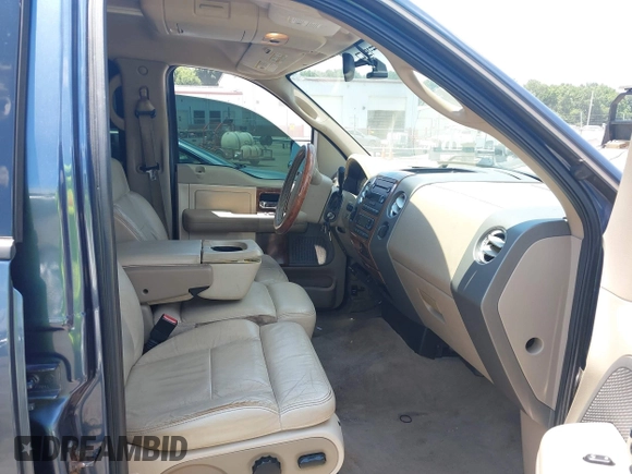 2004 Ford F-150 XLT z VIN 1FTPW14514KC84712, wystawiony jako IAAI lot #42636693 z przebiegiem 244 188 mil mil oraz . Historia ofert i sprzedaży dostępna na DreamBid. Obrazek 5.