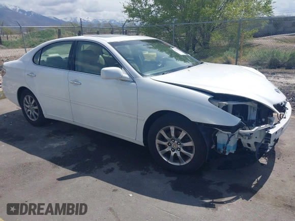 2002 Lexus ES 300 with VIN JTHBF30G425028944, listed as a IAAI auction lot 42057912 with 112,470 mi miles. Bid and sale history available at carsss.com. Image 1.