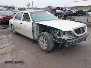 2003 Lincoln Town Car Cartier z VIN 1LNHM83W03Y601660, wystawiony jako IAAI lot #41493571 z przebiegiem 87 063 mil mil oraz . Historia ofert i sprzedaży dostępna na DreamBid. Obrazek 1.