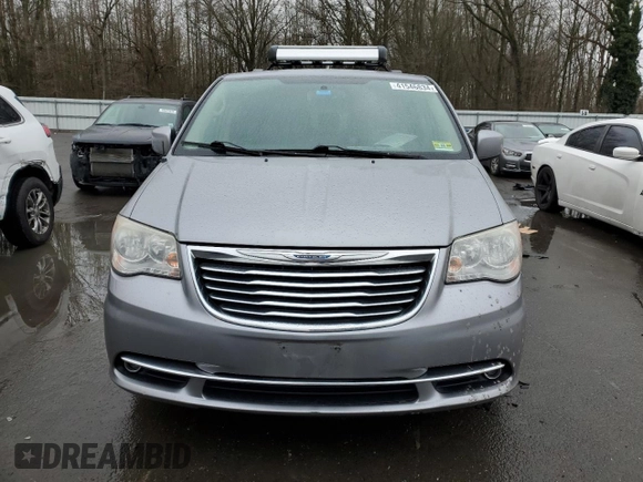 2014 Chrysler Town & Country Touring with VIN 2C4RC1BG7ER159979, listed as a Copart auction lot 41546834 with 148,000 mi miles and Salvage Title. Bid and sale history available at DreamBid. Image 5.