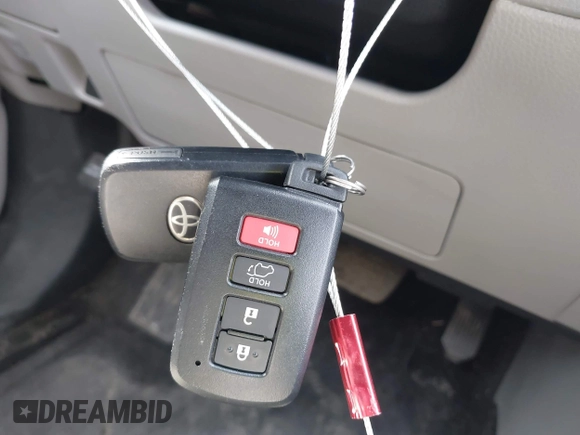 2015 Toyota Highlander XLE z VIN 5TDJKRFH9FS115122, wystawiony jako IAAI lot #41925336 z przebiegiem 159 518 mil mil oraz . Historia ofert i sprzedaży dostępna na DreamBid. Obrazek 11.