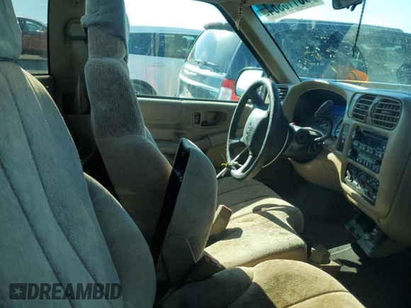 2002 GMC Sonoma SL z VIN 1GTCS145628255534, wystawiony jako Copart lot #80115964 z przebiegiem 78 550 mil mil oraz Szkody całkowita. Historia ofert i sprzedaży dostępna na DreamBid. Obrazek 10.