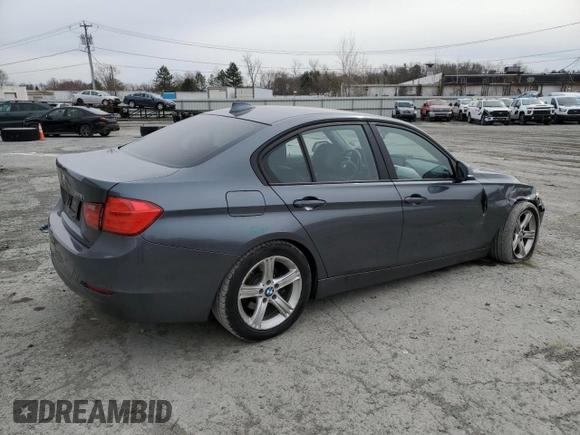 2013 BMW 3 Series 328i z VIN WBA3C1C51DK103209, wystawiony jako Copart lot #51299565 z przebiegiem 107 528 mil mil oraz Szkody całkowita. Historia ofert i sprzedaży dostępna na DreamBid. Obrazek 3.