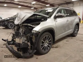 2018 Toyota Highlander SE z VIN 5TDJZRFH7JS551309, wystawiony jako IAAI lot #41801990 z przebiegiem 132 970 mil mil oraz . Historia ofert i sprzedaży dostępna na DreamBid. Obrazek 2.